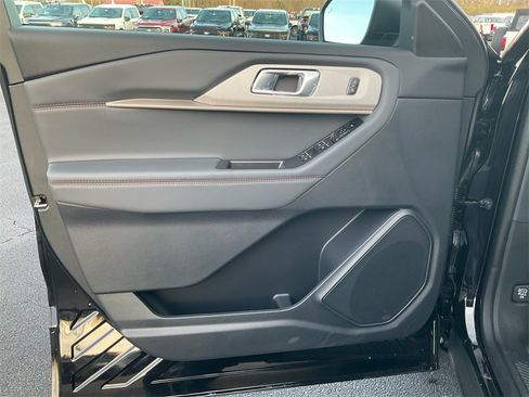 New 2026 Ford Explorer Active w/ Active Comfort Package image 17