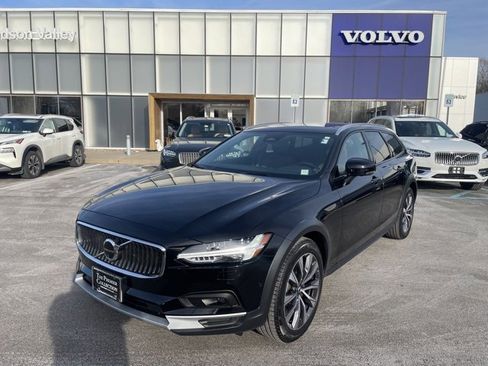 Certified 2024 Volvo V90 B6 Cross Country Plus image 1