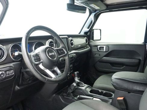 Certified 2018 Jeep Wrangler Unlimited Sahara image 30