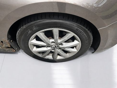 Used 2011 Volkswagen Jetta SE FWD image 29