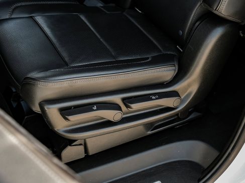 Used 2021 GMC Yukon XL Denali image 44