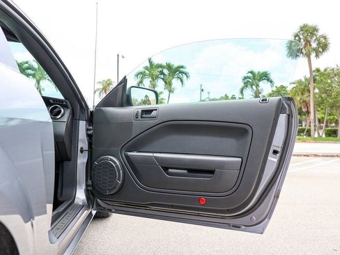 Used 2006 Ford Mustang GT RWD image 33