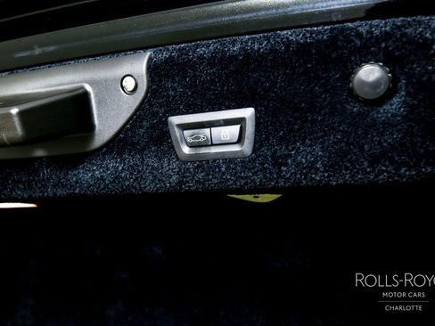 Used 2017 Rolls-Royce Dawn RWD image 22