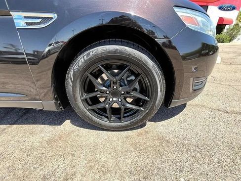 Used 2013 Ford Taurus Limited FWD image 21