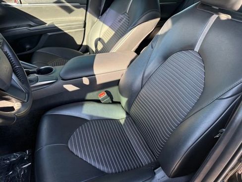 Used 2021 Toyota Camry SE image 13