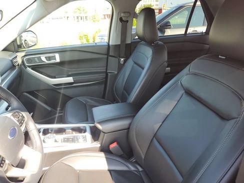 Certified 2024 Ford Explorer XLT w/ Equipment Group 202A AWD/4WD image 8