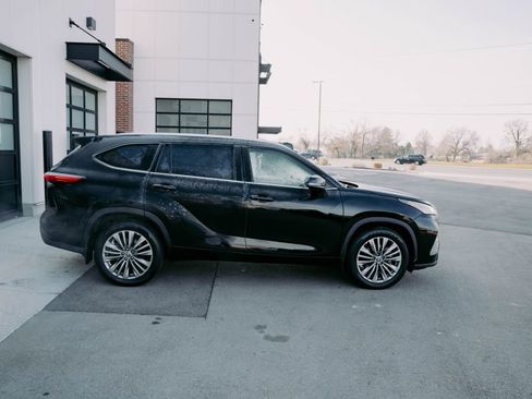 Used 2022 Toyota Highlander Platinum image 13