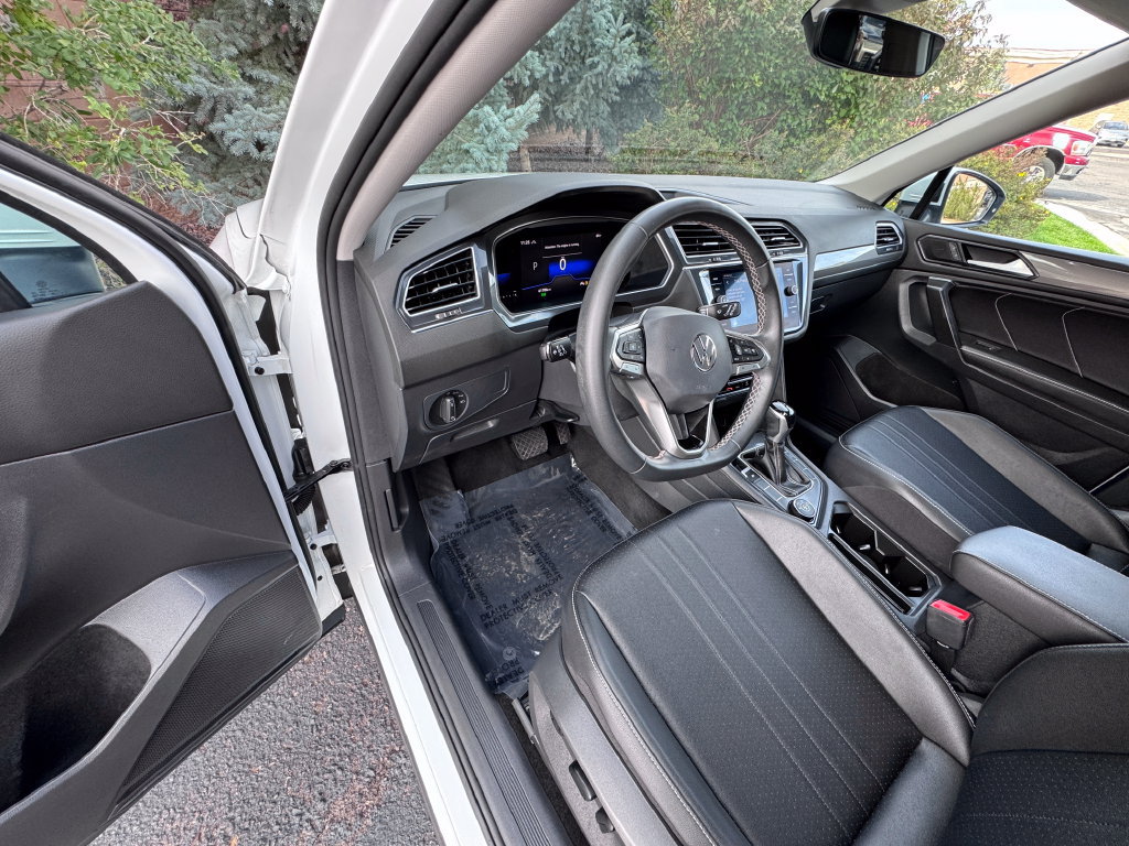 Used 2023 Volkswagen Tiguan SE AWD/4WD image 23