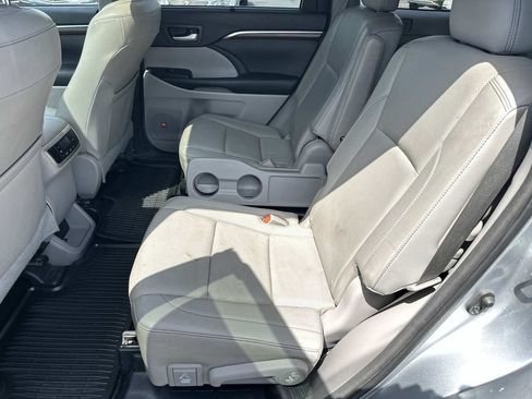Used 2016 Toyota Highlander Limited w/ Driver Technology Package AWD/4WD image 12