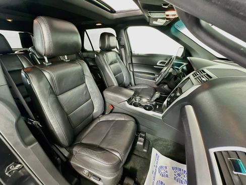 Used 2015 Ford Explorer XLT w/ Equipment Group 202B AWD/4WD image 29
