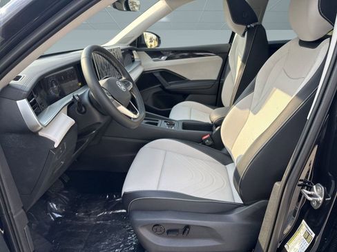 New 2025 Volkswagen Tiguan SE image 4