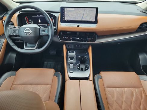 Used 2025 Nissan Rogue Platinum FWD image 13
