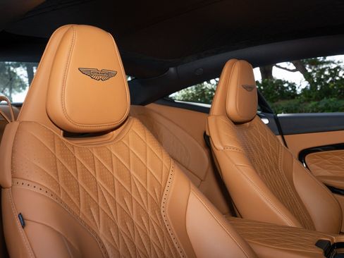 Used 2024 Aston Martin DB12 Coupe RWD image 17