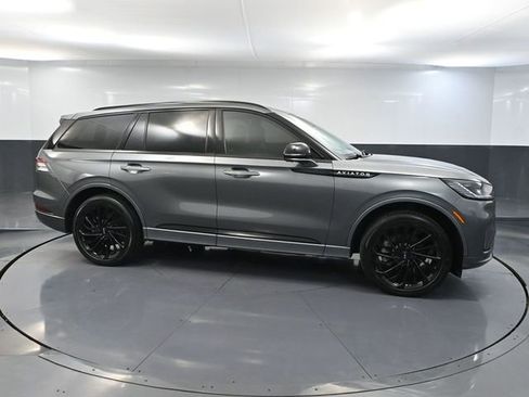 Used 2025 Lincoln Aviator Reserve w/ Jet Appearance Package image 4