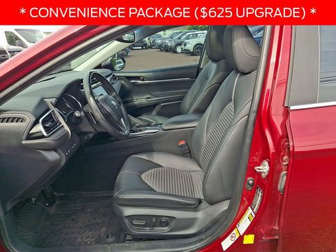 Used 2018 Toyota Camry SE w/ Moonroof Package FWD image 13