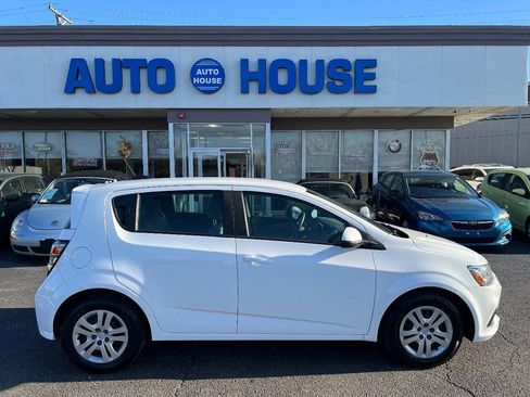 Used 2017 Chevrolet Sonic LT FWD image 9