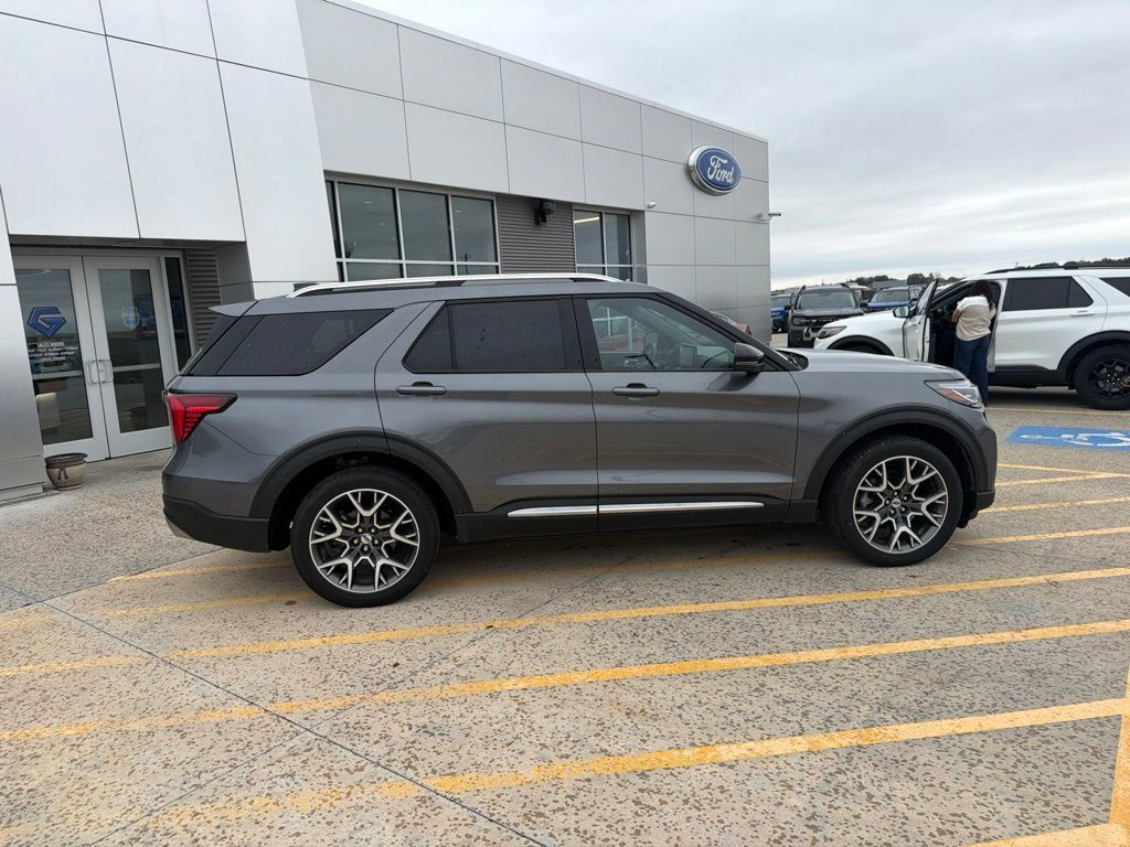Used 2025 Ford Explorer Platinum w/ Ultimate Package AWD/4WD image 8
