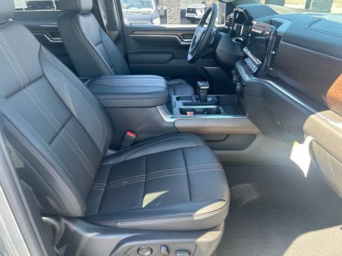 Used 2024 Chevrolet Silverado 1500 High Country w/ High Country Premium Package AWD/4WD image 34