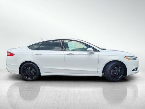 Used 2016 Ford Fusion SE FWD image 3