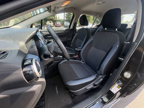 Used 2025 Nissan Versa SV FWD image 34