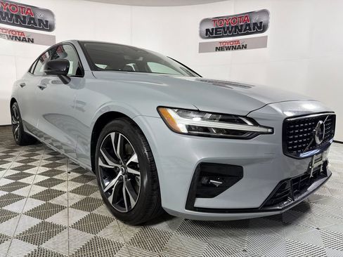 Used 2024 Volvo S60 B5 Core image 1