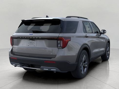 New 2026 Ford Explorer Active w/ Active Comfort Package image 8