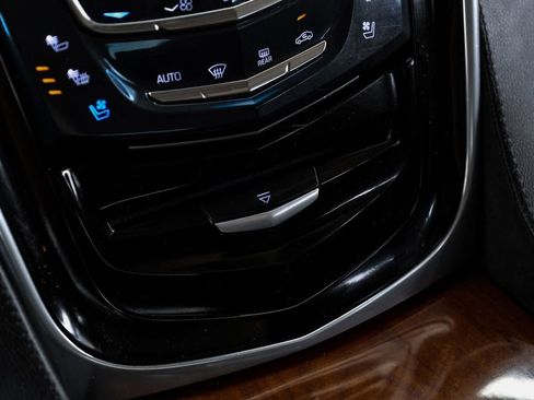 Used 2019 Cadillac Escalade Luxury AWD/4WD image 27