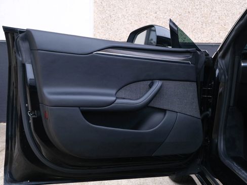 Used 2021 Tesla Model S Plaid image 18