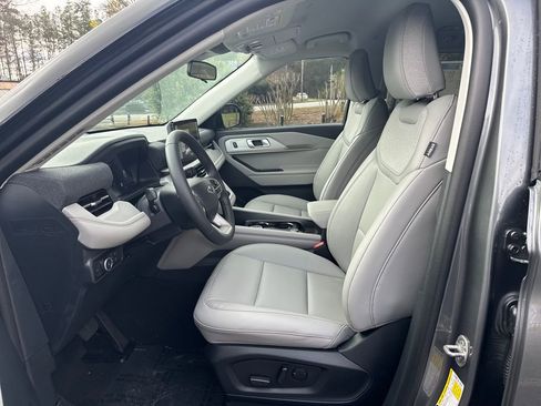 New 2026 Ford Explorer Active w/ Active Comfort Package image 9