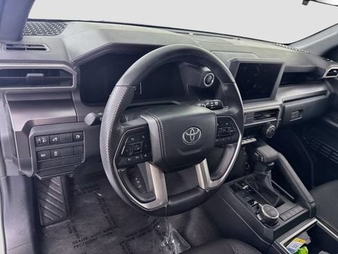 Certified 2025 Toyota 4Runner SR5 AWD/4WD image 10