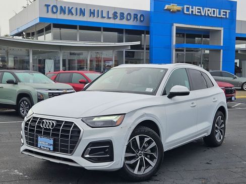 Used 2021 Audi Q5 2.0T Premium w/ Convenience Package image 2