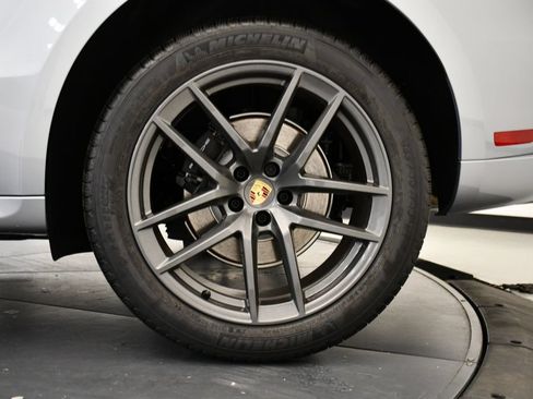 Certified 2026 Porsche Macan Turbo AWD/4WD image 17
