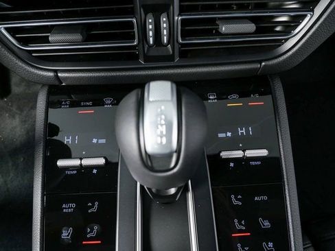Used 2026 Porsche Macan AWD/4WD image 14