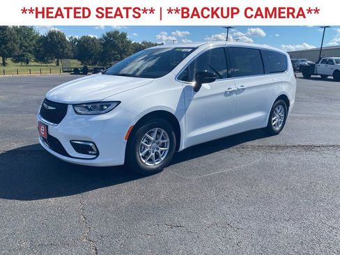 New 2026 Chrysler Pacifica Select image 3