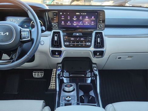 Used 2024 Kia Sorento SX Prestige image 19