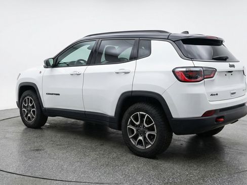 Used 2025 Jeep Compass Trailhawk AWD/4WD image 6