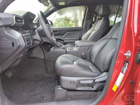 Certified 2025 Toyota 4Runner SR5 AWD/4WD image 16