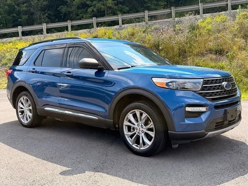 Used 2020 Ford Explorer XLT w/ Equipment Group 202A AWD/4WD image 17