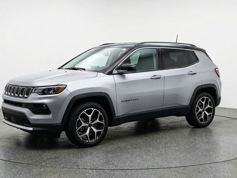 Used 2025 Jeep Compass Limited image 3