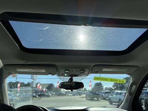 Used 2017 Chevrolet Traverse LT w/ Style and Technology Package image 14