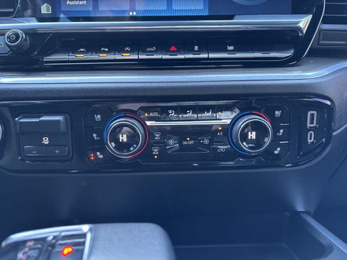 Used 2022 Chevrolet Silverado 1500 High Country w/ High Country Premium Package image 18