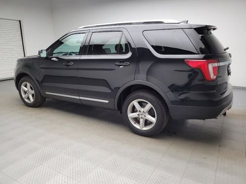 Used 2016 Ford Explorer XLT image 3
