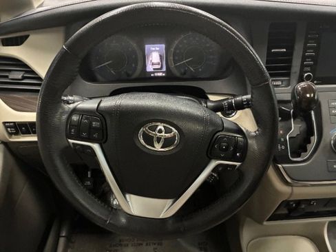 Used 2018 Toyota Sienna XLE Premium image 22
