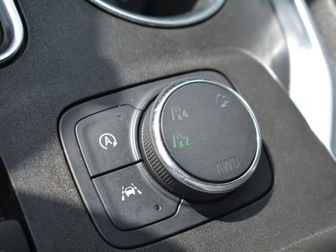 Used 2022 Chevrolet Traverse LT w/ LPO, Blackout Package AWD/4WD image 17