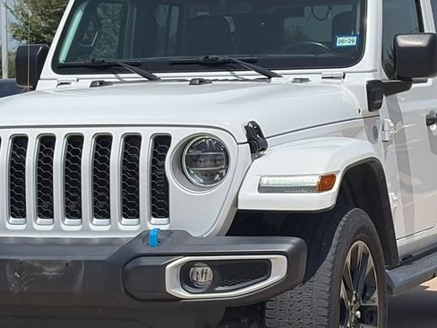 Used 2022 Jeep Wrangler Unlimited Sahara w/ Cold Weather Group AWD/4WD image 4
