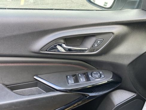 Used 2025 Chevrolet Trax RS w/ Sunroof Package image 21