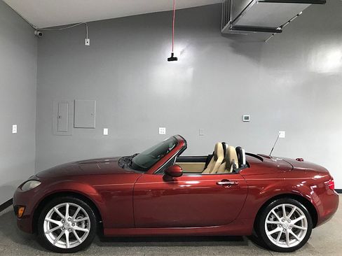 Used 2012 MAZDA MX-5 Miata Grand Touring w/ Premium Pkg RWD image 11