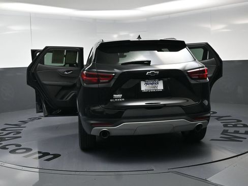 Used 2025 Chevrolet Blazer LT w/ Sound & Technology Package FWD image 27