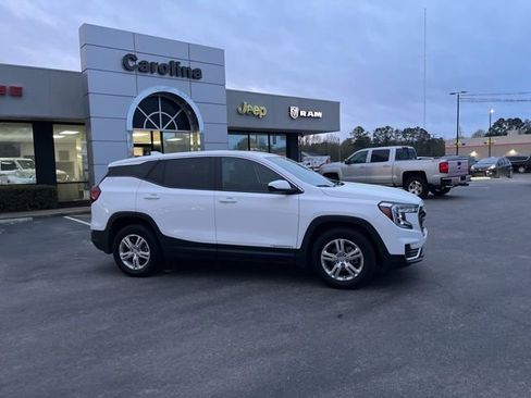 Used 2024 GMC Terrain SLE FWD image 2