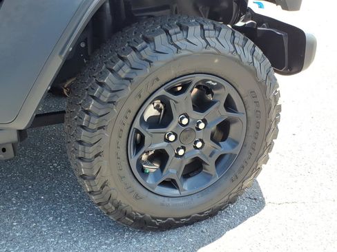 Used 2023 Jeep Wrangler Unlimited w/ Sun & Screen Package AWD/4WD image 14